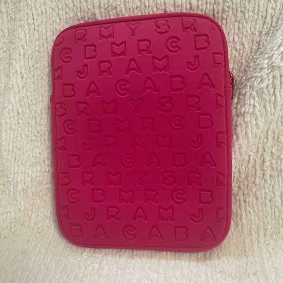 Marc  by Marc Jacobs Embossed Hot Pink Tablet Sleeve, padded IPad, tablet case - Picture 3 of 8